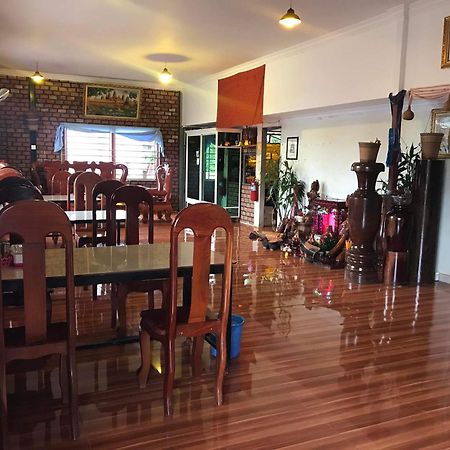 Manel Guesthouse And Restaurant Сенмонором Экстерьер фото
