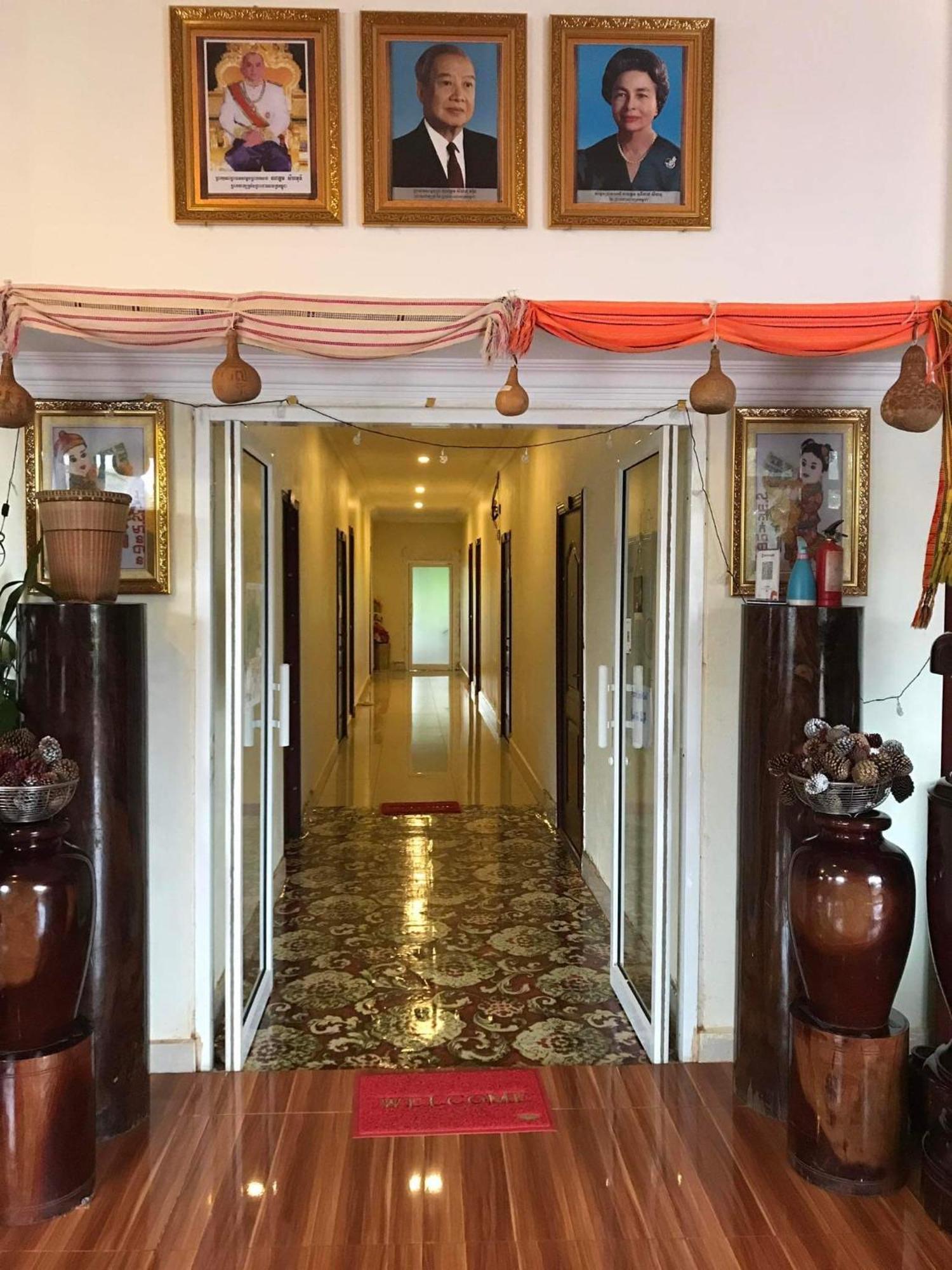 Manel Guesthouse And Restaurant Сенмонором Экстерьер фото