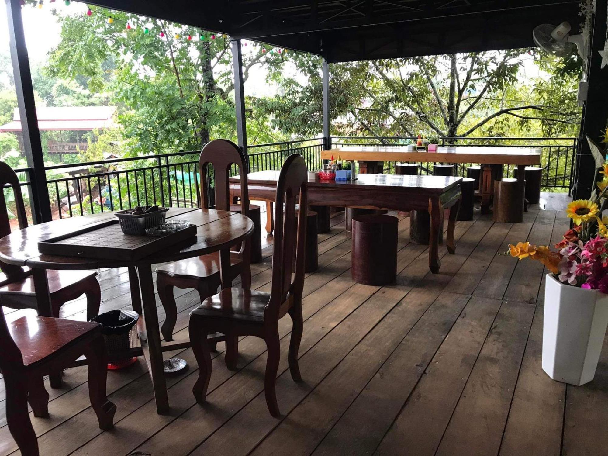 Manel Guesthouse And Restaurant Сенмонором Экстерьер фото
