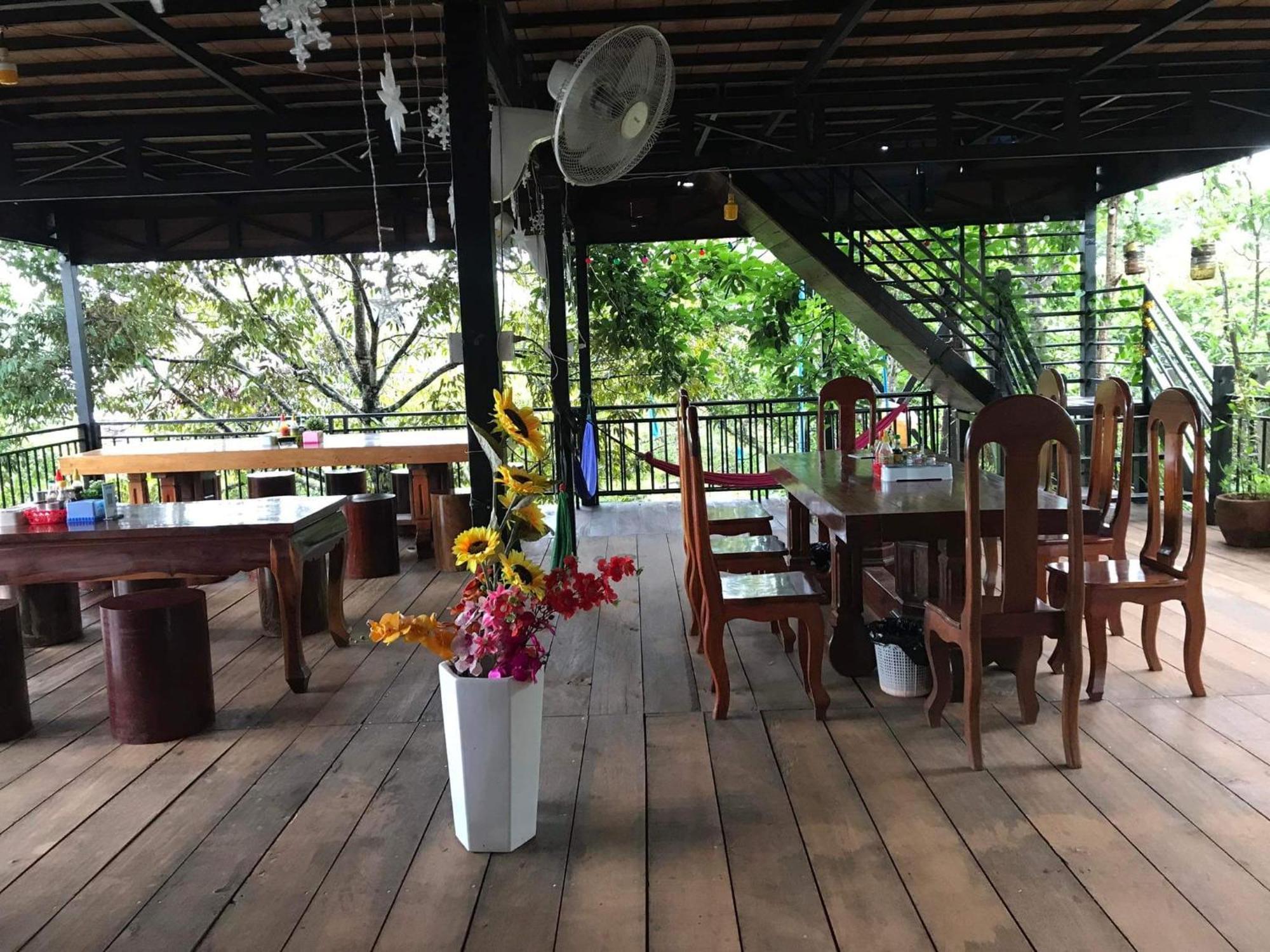Manel Guesthouse And Restaurant Сенмонором Экстерьер фото