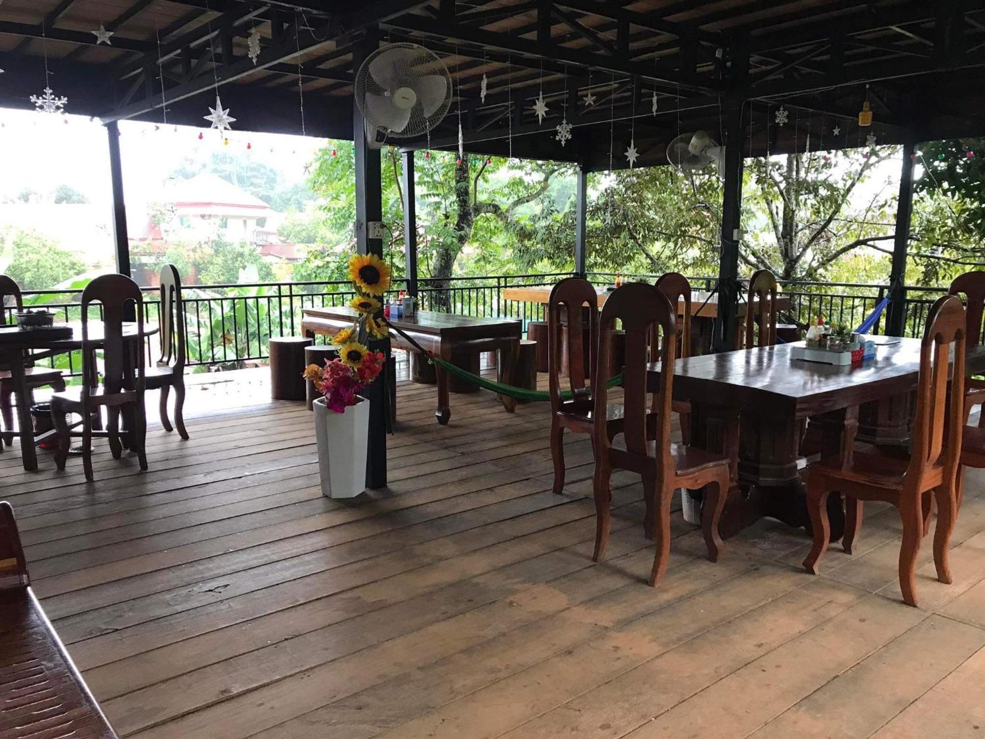 Manel Guesthouse And Restaurant Сенмонором Экстерьер фото