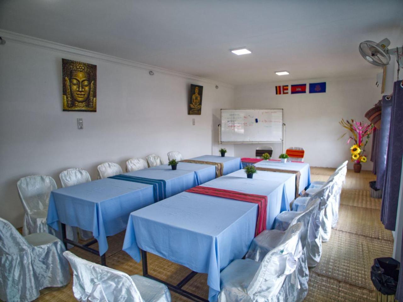 Manel Guesthouse And Restaurant Сенмонором Экстерьер фото