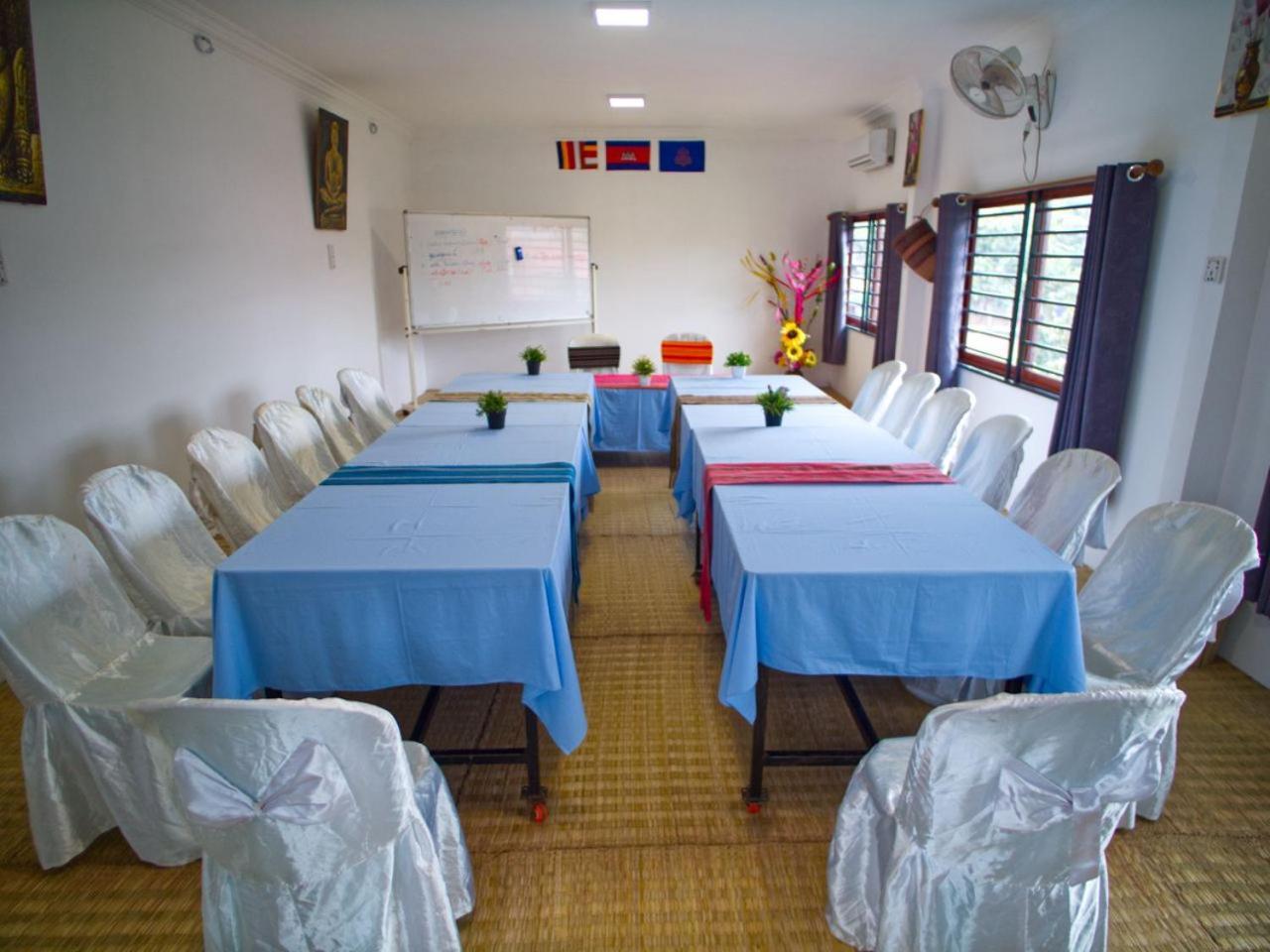 Manel Guesthouse And Restaurant Сенмонором Экстерьер фото