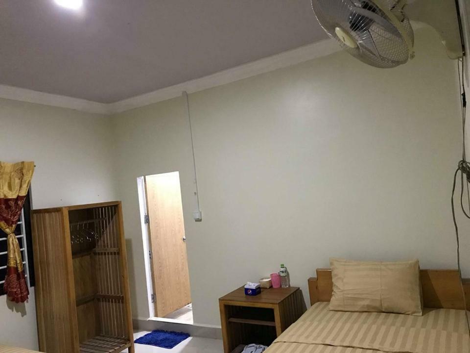 Manel Guesthouse And Restaurant Сенмонором Экстерьер фото
