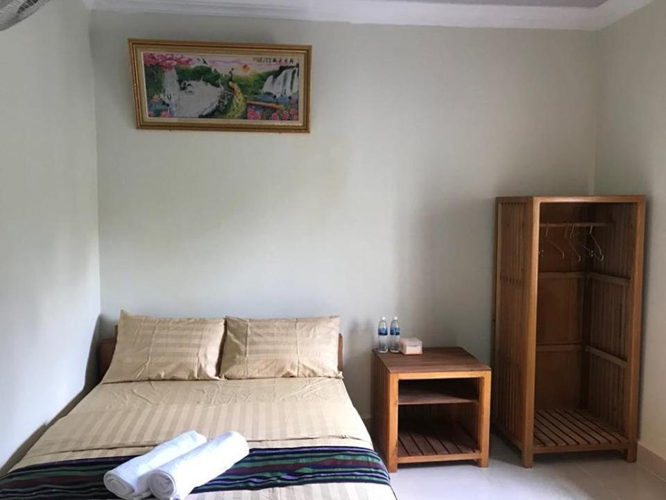 Manel Guesthouse And Restaurant Сенмонором Экстерьер фото