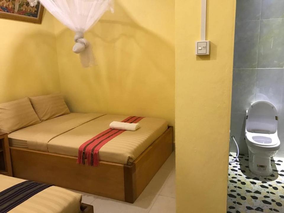 Manel Guesthouse And Restaurant Сенмонором Экстерьер фото